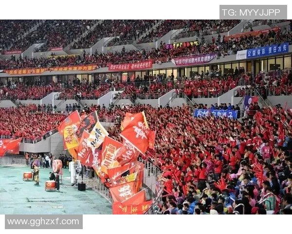 香港足球明星队与成都车队的精彩对决引发球迷热烈期待 香港足球明星队与成都车队的精彩对决引发球迷热烈期待